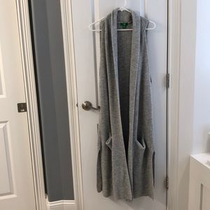 Long sleeveless gray sweater
